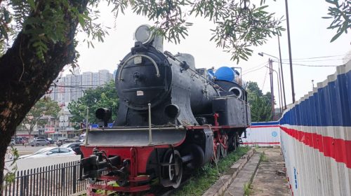 KAI Divre I Sumut Rawat Monumen Lokomotif DSM 38 Berusia 113 Tahun