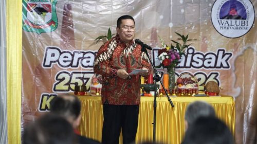 Wali Kota Wesly Buka Ritual Pradaksina Peringati Hari Raya Waisak
