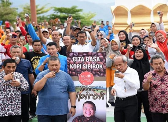 H. Dolly Pasaribu Ajak Pelaku Usaha Berinovasi dan Manfaatkan Teknologi Digital di Tapanuli Selatan