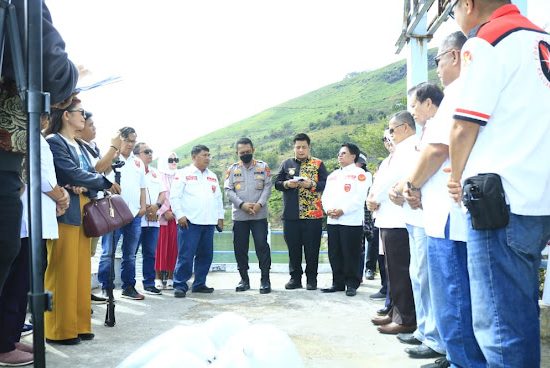 Bupati Samosir dan KMDT Tabur 100.000 Benih Ikan Dalam Wujudkan Komitmen Danau Toba Bermartabat dan Mendunia