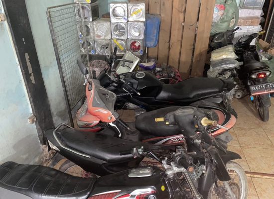Polsek Percut Sei Tuan Grebek Gudang Sepeda Motor Hasil Kejahatan 21 Unit Sepeda Motor Diamankan