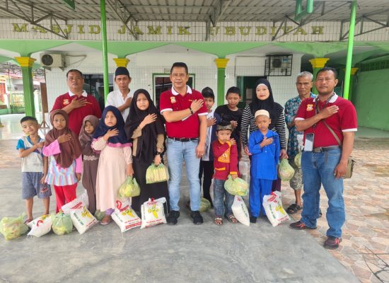 Ketua Pewarta Bantu Anak Yatim dan Fakir Miskin