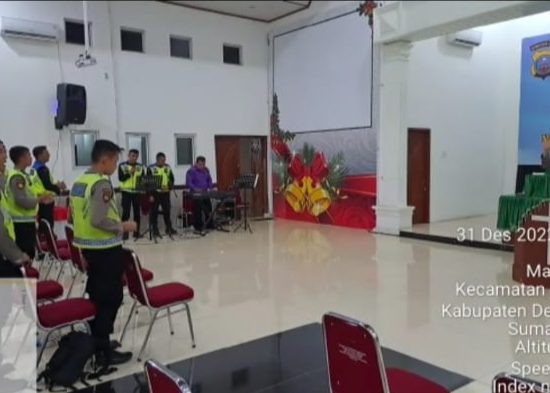 Jelang Pergantian Tahun, Personel Operasi Lilin Polda Sumut Laksanakan Ibadah Bersama
