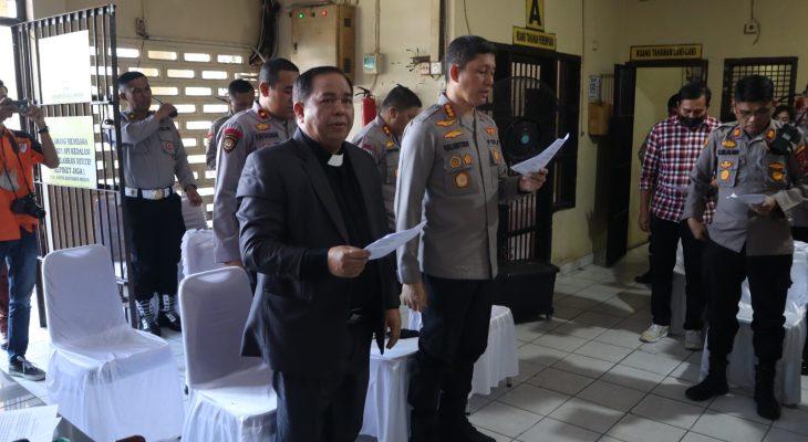 Kapolrestabes Medan Gelar Ibadah Ucapan Syukur Beserta Tahanan