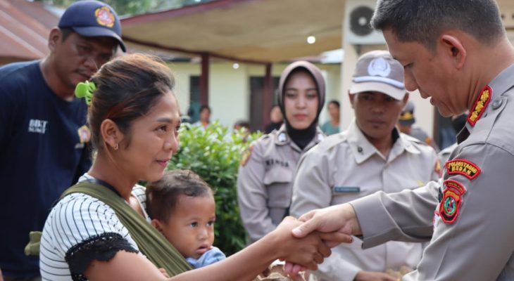 Kapolrestabes Medan Kunjungi Anak Penderita Stunting di Polsek Kutalimbaru