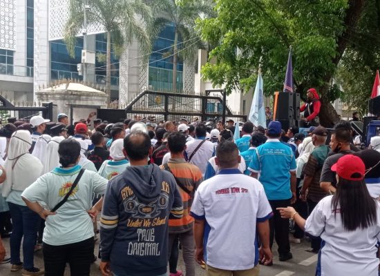 Polrestabes Medan Kawal Demo KSPSI di DPRD Sumut