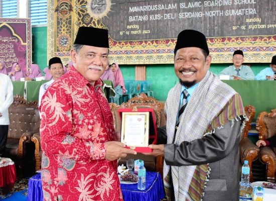 Wabup Mewisuda 215 Santri Ponpes Mawaridussalam