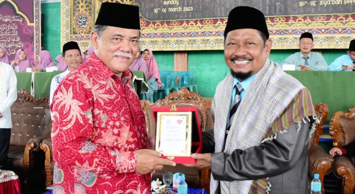 Wabup Mewisuda 215 Santri Ponpes Mawaridussalam