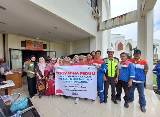 Tanggapi Cepat Bencana Longsor, Pertamina Kirim Bantuan dengan KRI Bontang di Pulau Serasan