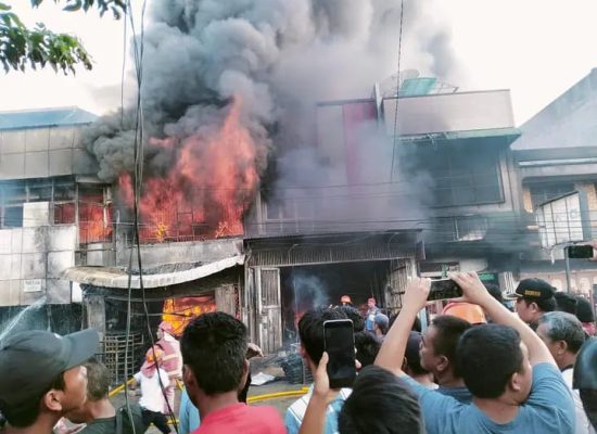 Sejumlah Ruko di Pemukiman Padat Penduduk Pematangsiantar Terbakar