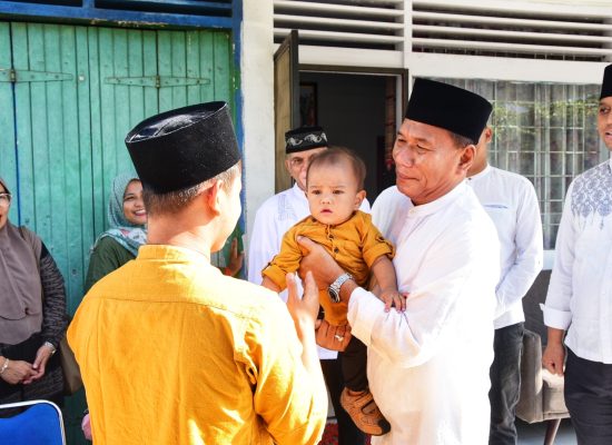 Bupati Berikan Sepeda dan Tali Asih pada MAAA