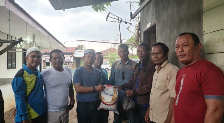 Pimpinan Pondok Tahfidz Assairun Berikan Paket Sembako pada Jurnalis