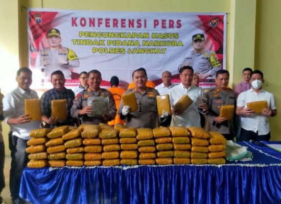 Polisi Amankan 2 Orang Terduga Kurir Narkotika Jenis Ganja di Langkat