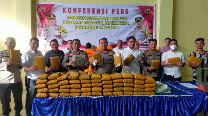 Polisi Amankan 2 Orang Terduga Kurir Narkotika Jenis Ganja di Langkat