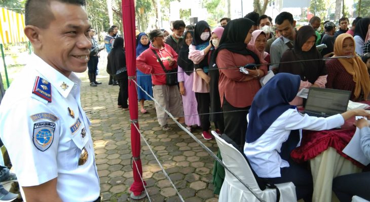 Antusias Masyarakat Mengantri Tiket Mudik Bareng Pemko Medan 2023