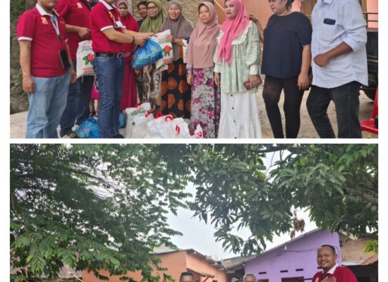 Jumat Barokah di Tangguk Bongkar 10, Ketua Pewarta Berbagi Sembako Kepada Warga Kurang Mampu