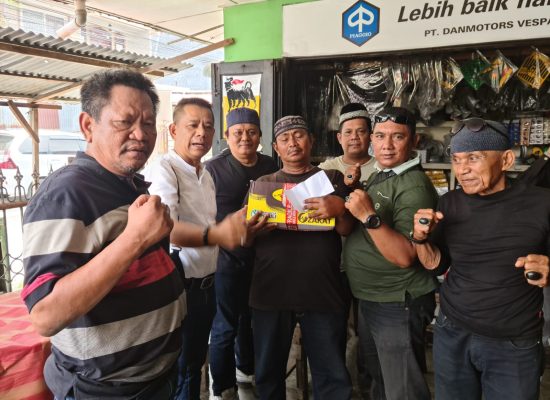 Istri Badai Wafat, Ketua Pewarta Berikan Sembako dan Uang Santunan