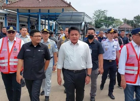 Direktur Hubungan Kelembagaan Jasa Raharja Bersama Menteri  Perhubungan Cek Kondisi Arus Balik Lebaran 2023 di Sumatera Selatan
