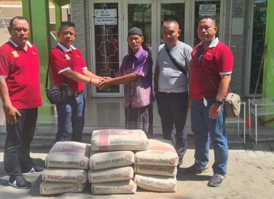 Ketua Pewarta Salurkan 10 Zak Semen ke Masjid Amal Silaturahim