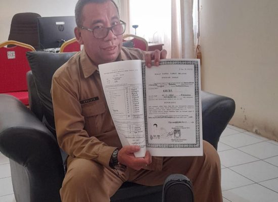 Dicurigai Palsukan Nomor Induk Pegawai Kepala Sekolah SMAN 7 Binjai, Khaidir terlihat Gugup.