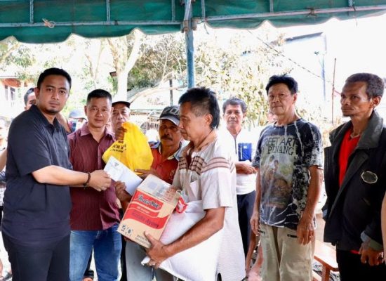 Anggota DPR RI dan Ketua KNPI Langkat, beri Bantuan Korban Kebakaran