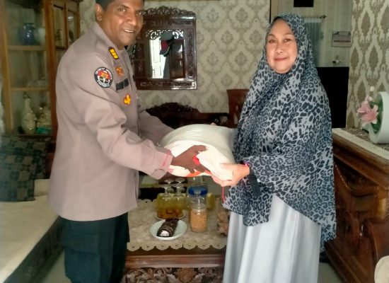 SI Humas Polrestabes Medan Anjangsana ke Rumah Pensiunan Polwan di Jalan Tuasan