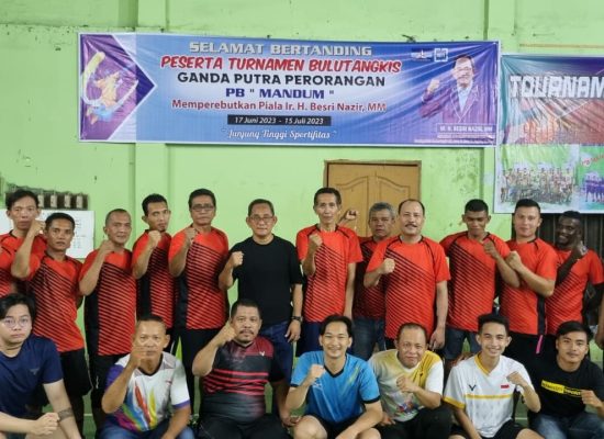 Turnamen Bulutangkis Ganda Perorangan PB ” MANDUM” Memperebutkan Piala Sekretaris DPC Partai Demokrat Kota Medan Ir.Besri Nazir