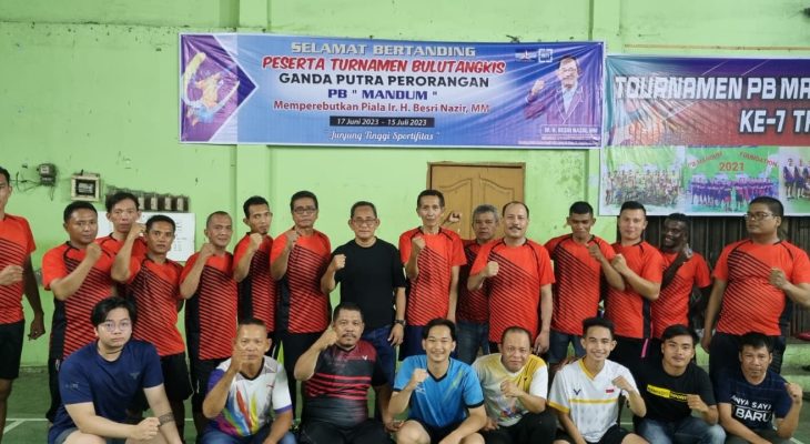 Turnamen Bulutangkis Ganda Perorangan PB ” MANDUM” Memperebutkan Piala Sekretaris DPC Partai Demokrat Kota Medan Ir.Besri Nazir