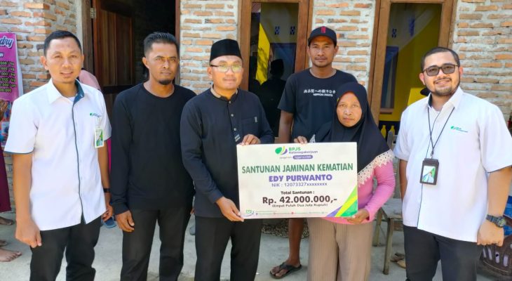 BPJAMSOSTEK Medan Kota Serahkan Santuan Kematian Kepada Ahliwaris Sebesar 42 Juta