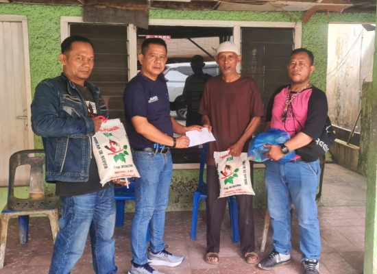 Jumat Barokah, Ketua Pewarta Bantu Penderita Stroke yang Hidup Sebatang Kara