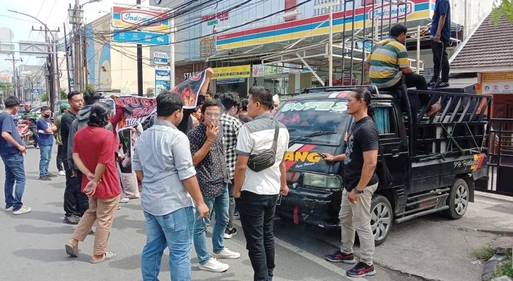 Polrestabes Medan Kawal Demo Massa Aliansi Kawal Pemilu di Bawaslu dan KPU Sumut