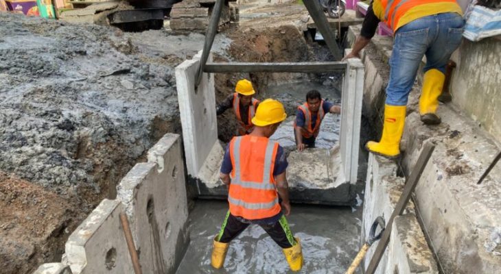 Dinas SDABMBK Perbaiki Saluran Drainase di Jalan Jermal XVII