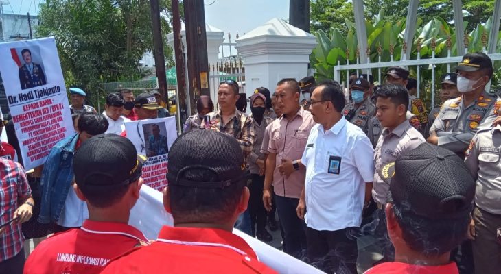 Polisi Kawal Aksi Demo Massa DPD LIRA Simalungun di Kantor BPN Sumut