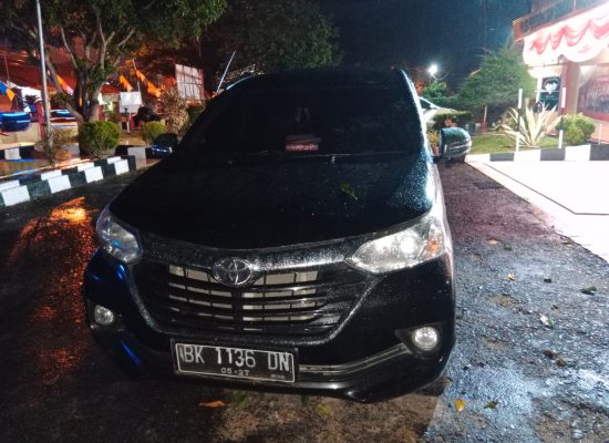 Ketangkul, Begal Mobil Remuk Redam Dihakimi Massa, Untung Ada Polisi, Kalau Tidak Sudah Wassalamlah