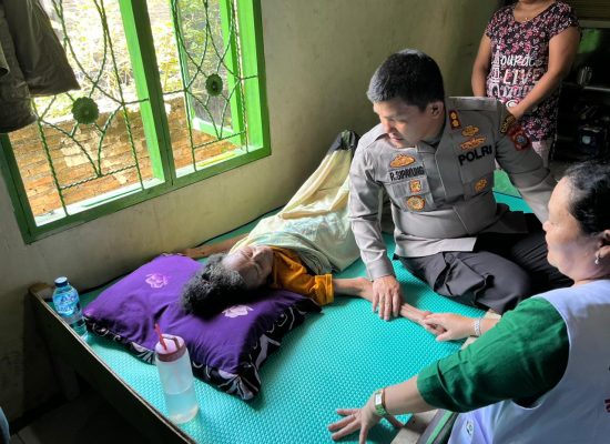 Polri Peduli, Kapolres Simalungun Bantu Pengobatan Ibu Lumpuh
