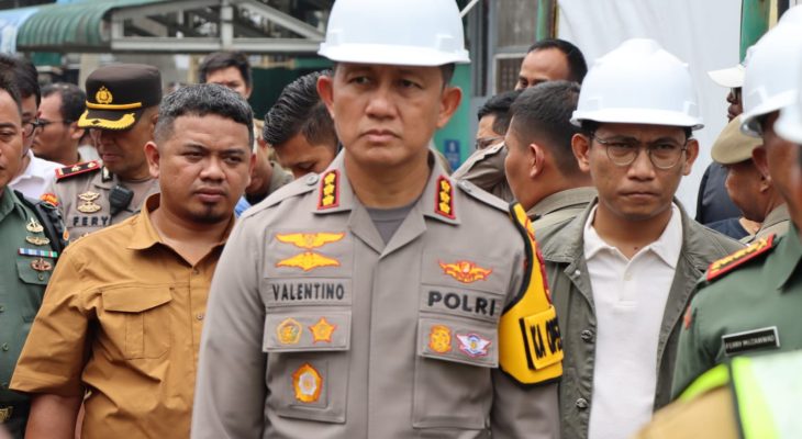 Kapolrestabes Medan Dampingi Bobby Tinjau Pemancangan Tiang Pelebaran Parit