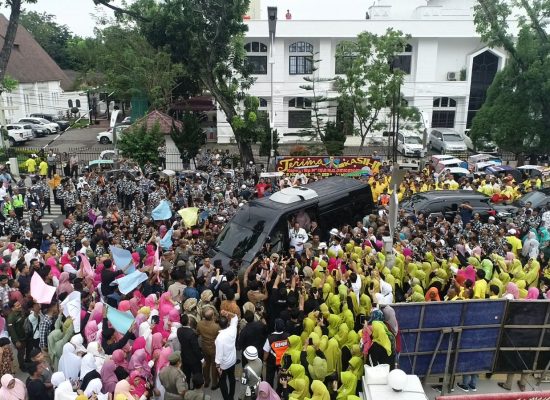 Ribuan Warga Hadiri Pelepasan Gubernur dan Wakil Gubernur Sumatera Utara