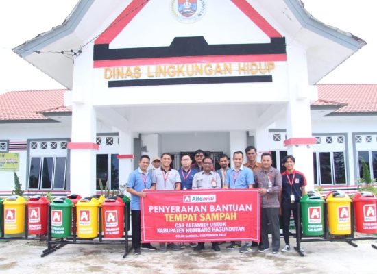 Alfamidi Berikan Tong Sampah 3R ke Kabupaten Humbang Hasundutan
