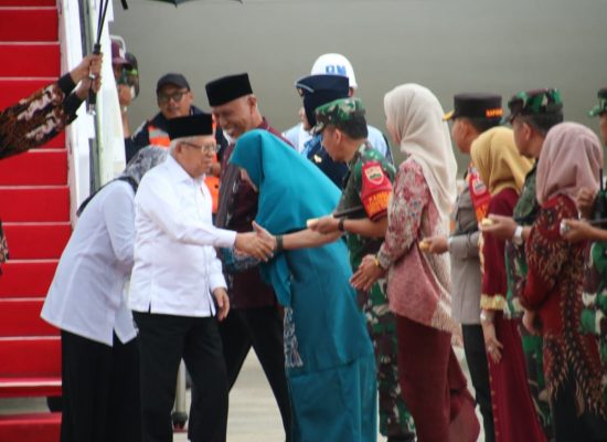 Pangdam I/BB Bersama Forkopimda Sumbar Sambut Kedatangan Wapres RI