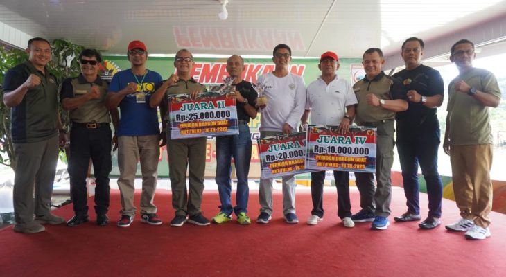 Danrem 032/Wbr Resmi Tutup Festival Peridon Dragon Boat, Tim PODSI Kota Padang Raih Juara 1