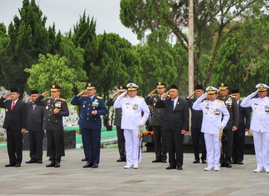 Pangdam I/BB Pimpin Ziarah Nasional HUT Ke-78 TNI Tahun 2023 di TMP Bukit Barisan