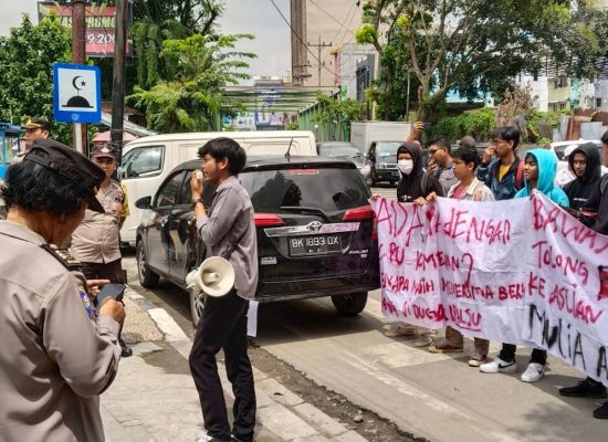 Mahasiswa Bersama Emak Emak Medan Deli Kembali Demo ke KPU dan DPRD Medan Tolak Berkas Pencalegan Bayek