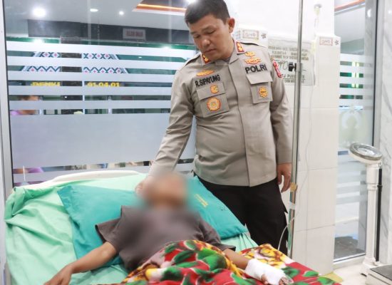Korban dianiaya Tante, dibawa Polres Simalungun ke Rumah Sakit
