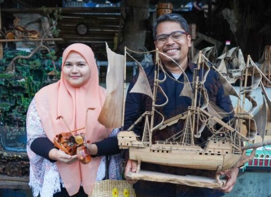 Roma Art Galery Medan Jual Bermacam Kerajinan Tangan Berbahan Kayu