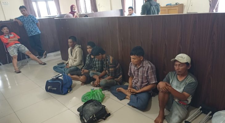Patroli Presisi Polrestabes Medan Serahkan 5 Pelaku Pungli Amplas ke Polsek Patumbak