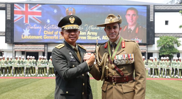 Kasad Anugerahkan Bintang Kartika Eka Paksi Utama Kepada Chief Of The Australian Army