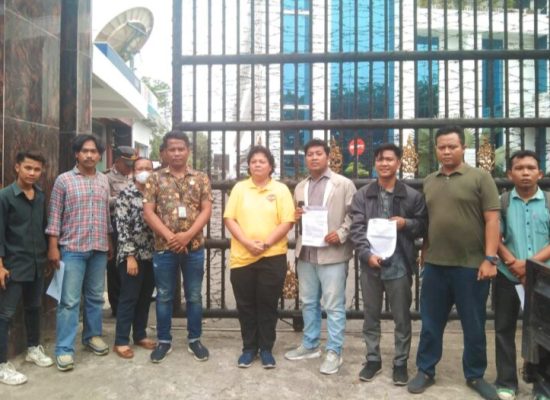Terkait Dugaan Mafia Dana KIP, Massa dari WAR-SU Geruduk Kantor Kejaksaan Tinggi Sumut