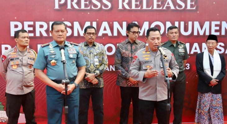 Panglima TNI  Bersama Kapolri Meresmikan Monumen Jenderal Polisi Hoegeng Iman Santoso