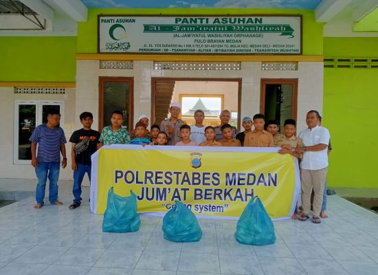 Jelang Pemilu Damai 2024 dan Jumat Barokah, Kabag Ops Polrestabes Medan Gulirkan Sembako ke Panti Asuhan