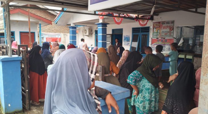 Demo di Kantor Desa Sugiharjo, Emak-Emak: Kalau Kadusnya Dipecat, Kadesnya Juga Harus Diganti!